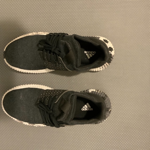 Adidas shoes - Picture 3 of 3